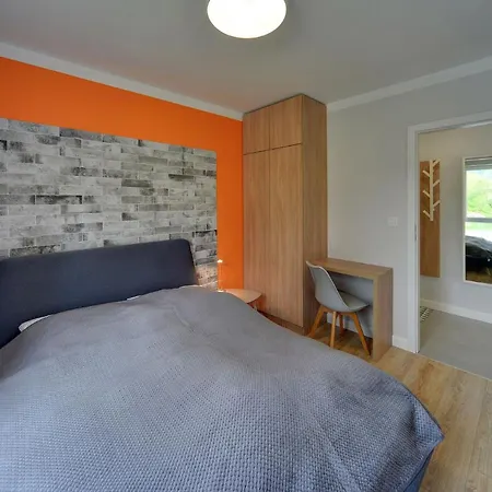 Apartman Invest Warynskiego 12 *