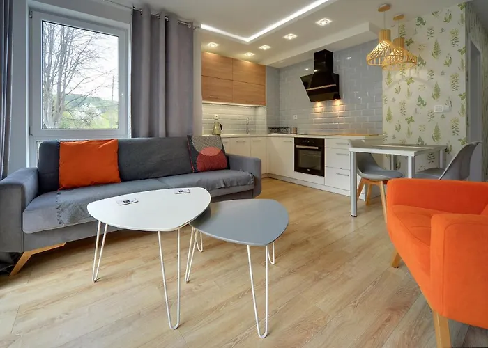 Invest Warynskiego 12 *