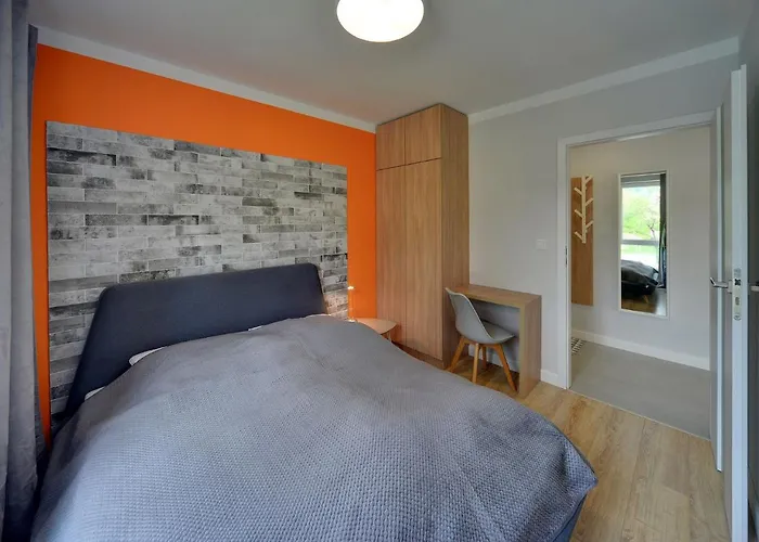 Apartment Invest Warynskiego 12 *